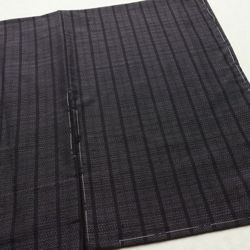 結城紬 紬 美品 証紙あり しつけ糸付き バチ衿仕立て 正絹 縞柄・線柄 袷仕立て 身丈156cm 裄丈63.5cm リサイクル着物 着物 紫・藤色_画像13