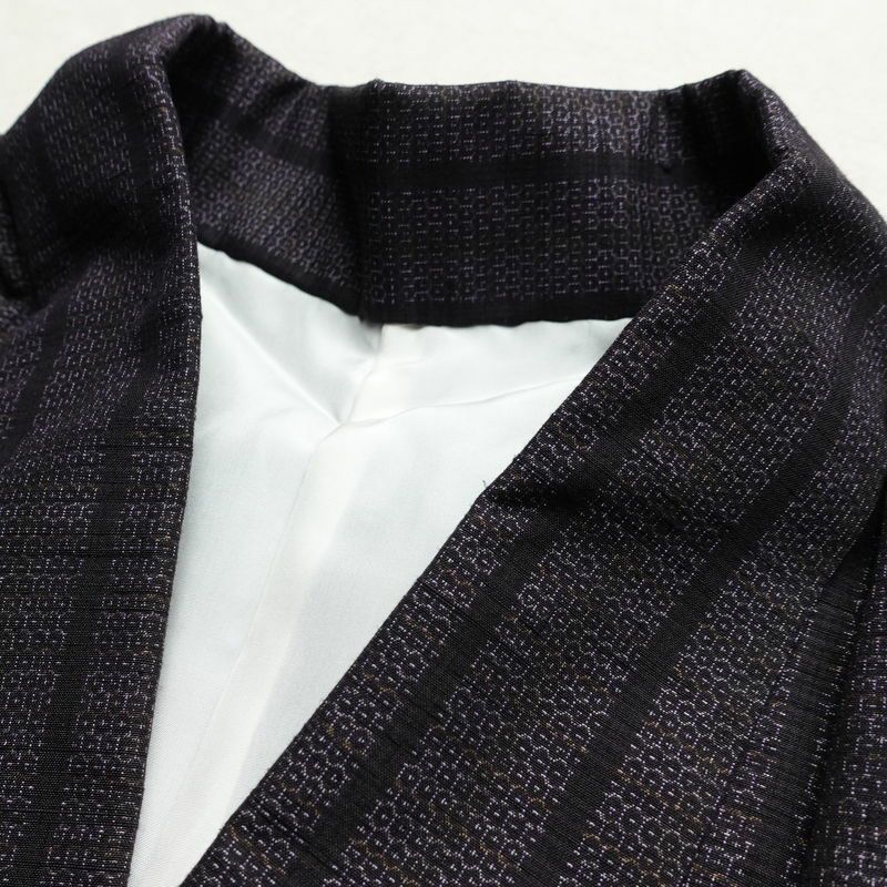 結城紬 紬 美品 証紙あり しつけ糸付き バチ衿仕立て 正絹 縞柄・線柄 袷仕立て 身丈156cm 裄丈63.5cm リサイクル着物 着物 紫・藤色_画像17
