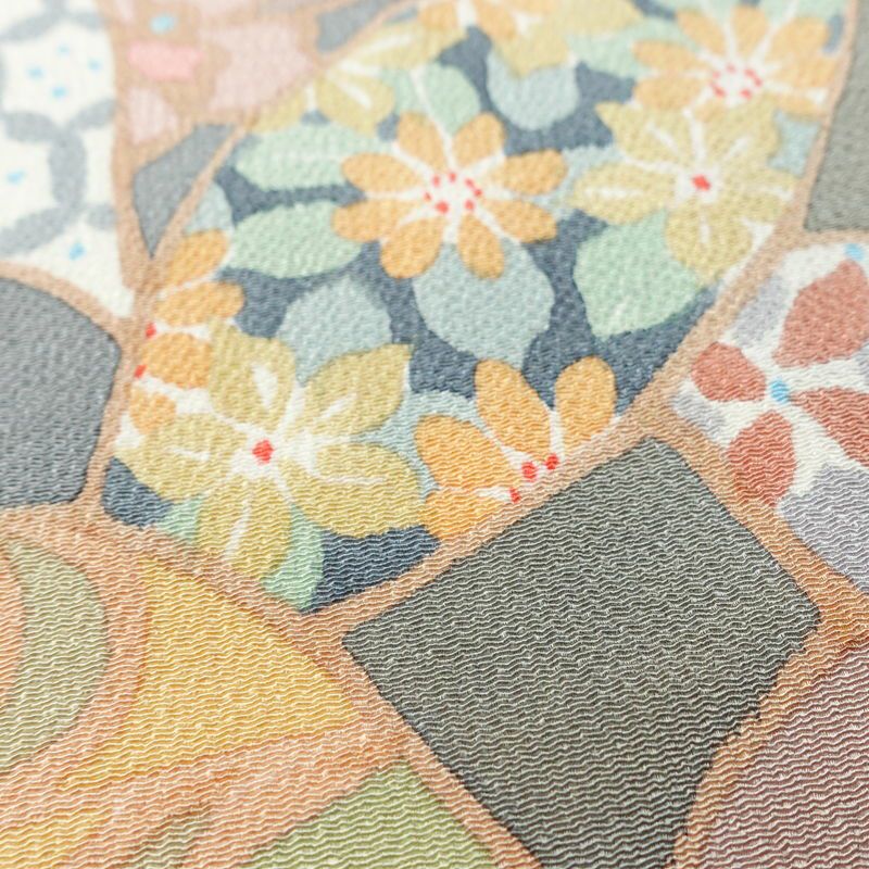 小紋 良品 縮緬 総柄 正絹 幾何学柄・抽象柄 袷仕立て 身丈164.5cm 裄丈67cm リサイクル着物 着物 多色使い_画像9