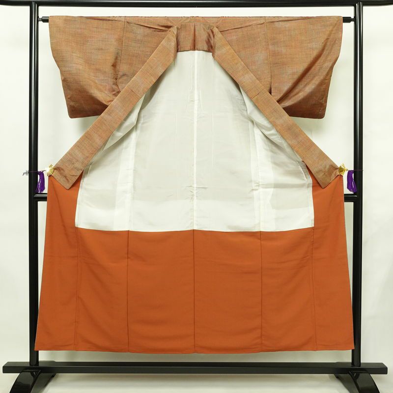 紬 正絹 その他の柄 袷仕立て 身丈153.5cm 裄丈62.5cm リサイクル着物 着物 モダン シンプル 茶_画像3