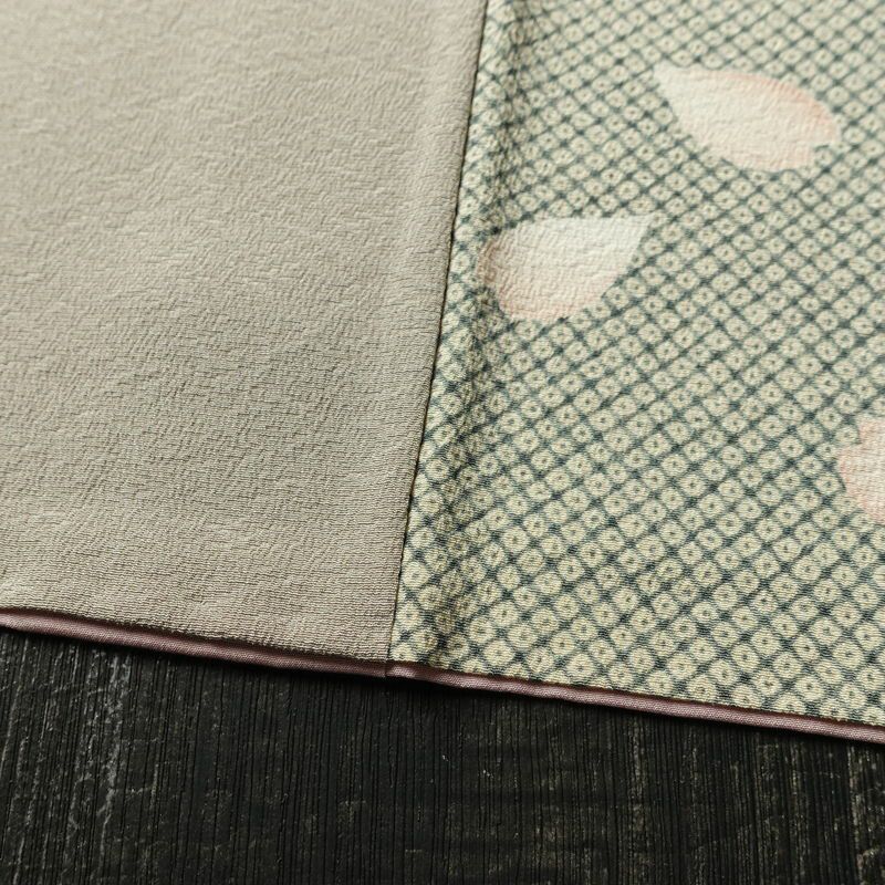 小紋 縮緬 飛び柄 正絹 古典柄 袷仕立て 身丈164.5cm 裄丈68cm リサイクル着物 雪輪 花びら 着物 くすみパープル 紫・藤色_画像13