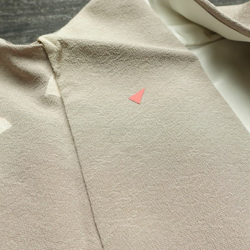 小紋 縮緬 飛び柄 正絹 古典柄 袷仕立て 身丈164.5cm 裄丈68cm リサイクル着物 雪輪 花びら 着物 くすみパープル 紫・藤色_画像18