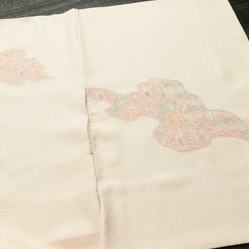 付け下げ 良品 スワトウ刺繍 正絹 花柄 袷仕立て 身丈160cm 裄丈64.5cm リサイクル着物 着物 入学式 卒業式 七五三 お宮参り フォーマル 洒落 ピンク_画像17