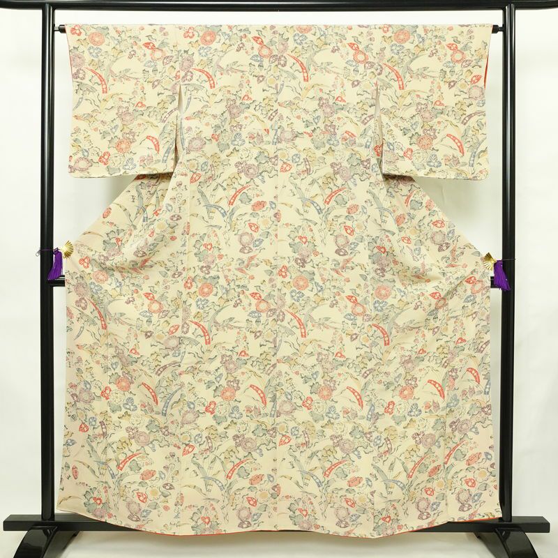 小紋 付下小紋 良品 しつけ糸付き 縮緬 正絹 花柄 袷仕立て 身丈158.5cm 裄丈64.5cm リサイクル着物 着物 ベージュ_画像1
