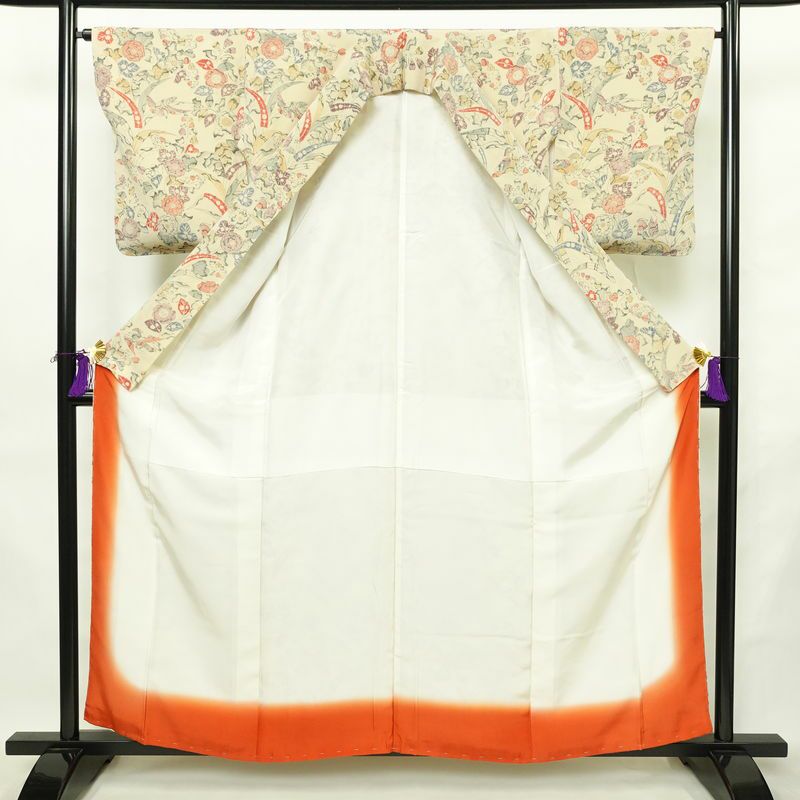 小紋 付下小紋 良品 しつけ糸付き 縮緬 正絹 花柄 袷仕立て 身丈158.5cm 裄丈64.5cm リサイクル着物 着物 ベージュ_画像3