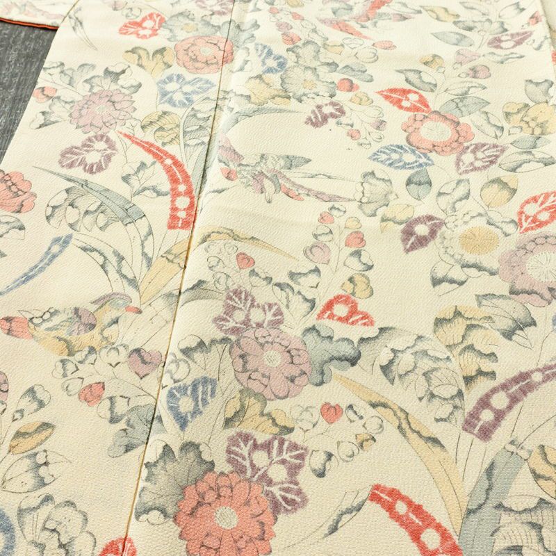 小紋 付下小紋 良品 しつけ糸付き 縮緬 正絹 花柄 袷仕立て 身丈158.5cm 裄丈64.5cm リサイクル着物 着物 ベージュ_画像5