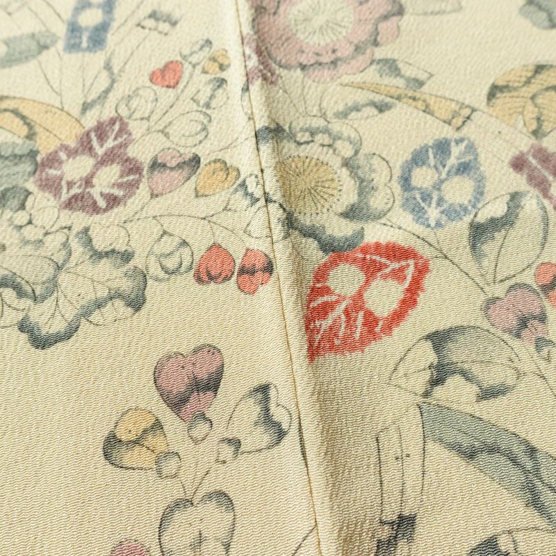 小紋 付下小紋 良品 しつけ糸付き 縮緬 正絹 花柄 袷仕立て 身丈158.5cm 裄丈64.5cm リサイクル着物 着物 ベージュ_画像12