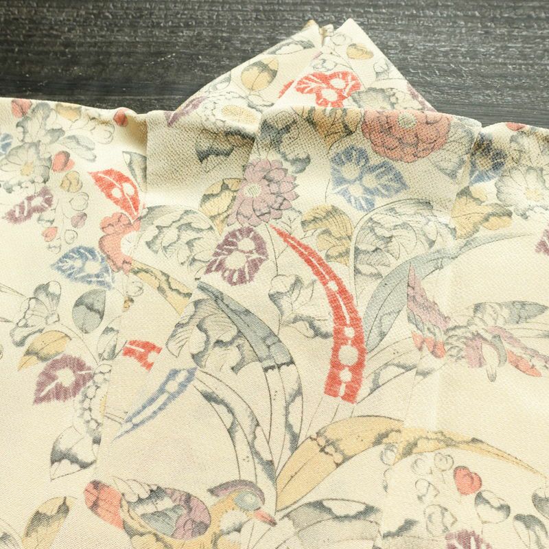 小紋 付下小紋 良品 しつけ糸付き 縮緬 正絹 花柄 袷仕立て 身丈158.5cm 裄丈64.5cm リサイクル着物 着物 ベージュ_画像18