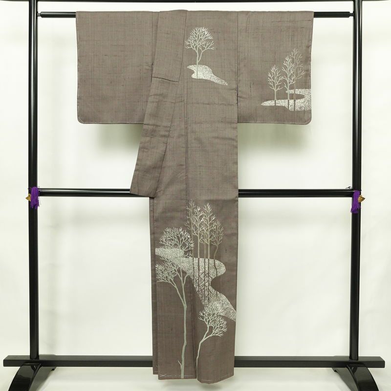 付け下げ 良品 落款入り しつけ糸付き 正絹 風景柄 袷仕立て 身丈155.5cm 裄丈63.5cm リサイクル着物 着物 洒落 紬地 茶_画像2