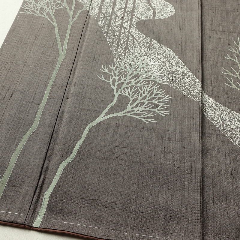付け下げ 良品 落款入り しつけ糸付き 正絹 風景柄 袷仕立て 身丈155.5cm 裄丈63.5cm リサイクル着物 着物 洒落 紬地 茶_画像4