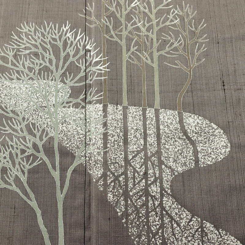 付け下げ 良品 落款入り しつけ糸付き 正絹 風景柄 袷仕立て 身丈155.5cm 裄丈63.5cm リサイクル着物 着物 洒落 紬地 茶_画像6