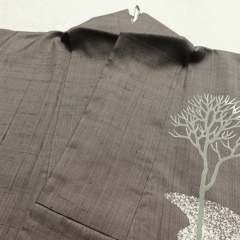 付け下げ 良品 落款入り しつけ糸付き 正絹 風景柄 袷仕立て 身丈155.5cm 裄丈63.5cm リサイクル着物 着物 洒落 紬地 茶_画像16