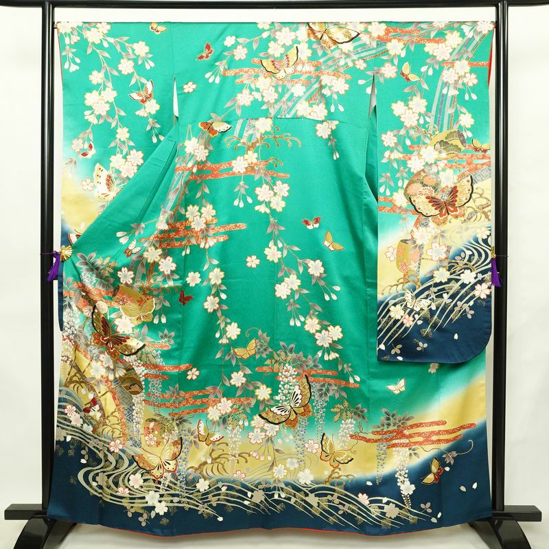 振袖 良品 金駒刺繍 正絹 蝶・昆虫柄 袷仕立て 身丈161cm 裄丈67cm リサイクル着物 着物 箔 金彩 成人式 二十歳の集い パーティー 華やか 緑・うぐいす色_画像1