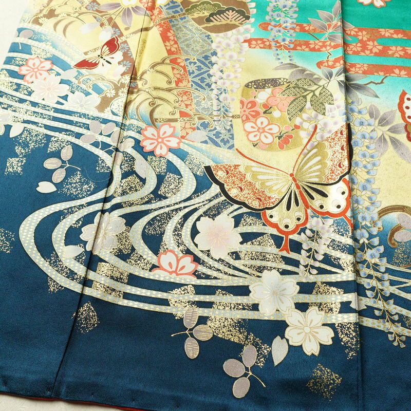 振袖 良品 金駒刺繍 正絹 蝶・昆虫柄 袷仕立て 身丈161cm 裄丈67cm リサイクル着物 着物 箔 金彩 成人式 二十歳の集い パーティー 華やか 緑・うぐいす色_画像4