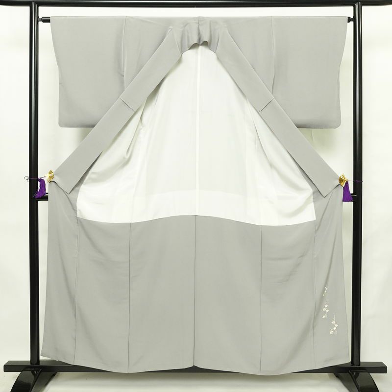 色留袖 落款入り 縮緬 正絹 幾何学柄・抽象柄 袷仕立て 身丈157.5cm 裄丈63.5cm リサイクル着物 着物 共八掛 シンプル グレー_画像3