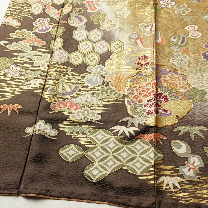振袖 良品 金駒刺繍 正絹 古典柄 袷仕立て 身丈159.5cm 裄丈65cm リサイクル着物 着物 箔 金彩 成人式 二十歳 二十歳の集い フォーマル 華やか 菊 黄・黄土色_画像4