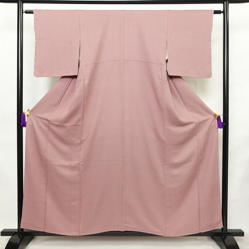 色無地 美品 しつけ糸付き 一つ紋付き 正絹 その他の柄 袷仕立て 身丈156cm 裄丈61cm リサイクル着物 着物 お茶会 フォーマル シンプル 紫・藤色_画像1
