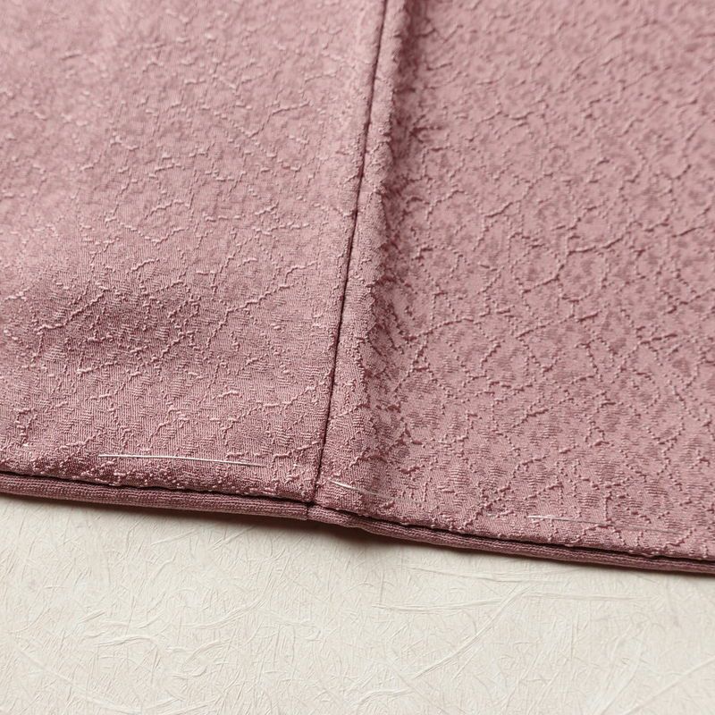 色無地 美品 しつけ糸付き 一つ紋付き 正絹 その他の柄 袷仕立て 身丈156cm 裄丈61cm リサイクル着物 着物 お茶会 フォーマル シンプル 紫・藤色_画像11