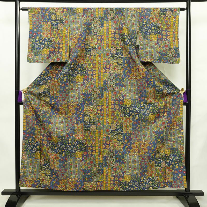 単衣 小紋 美品 しつけ糸付き バチ衿仕立て 正絹 幾何学柄・抽象柄 単衣仕立て 身丈157cm 裄丈62.5cm リサイクル着物 着物 モダン 青・紺_画像1