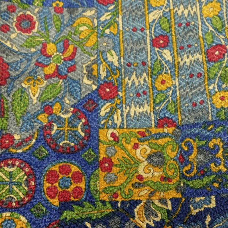 単衣 小紋 美品 しつけ糸付き バチ衿仕立て 正絹 幾何学柄・抽象柄 単衣仕立て 身丈157cm 裄丈62.5cm リサイクル着物 着物 モダン 青・紺_画像7