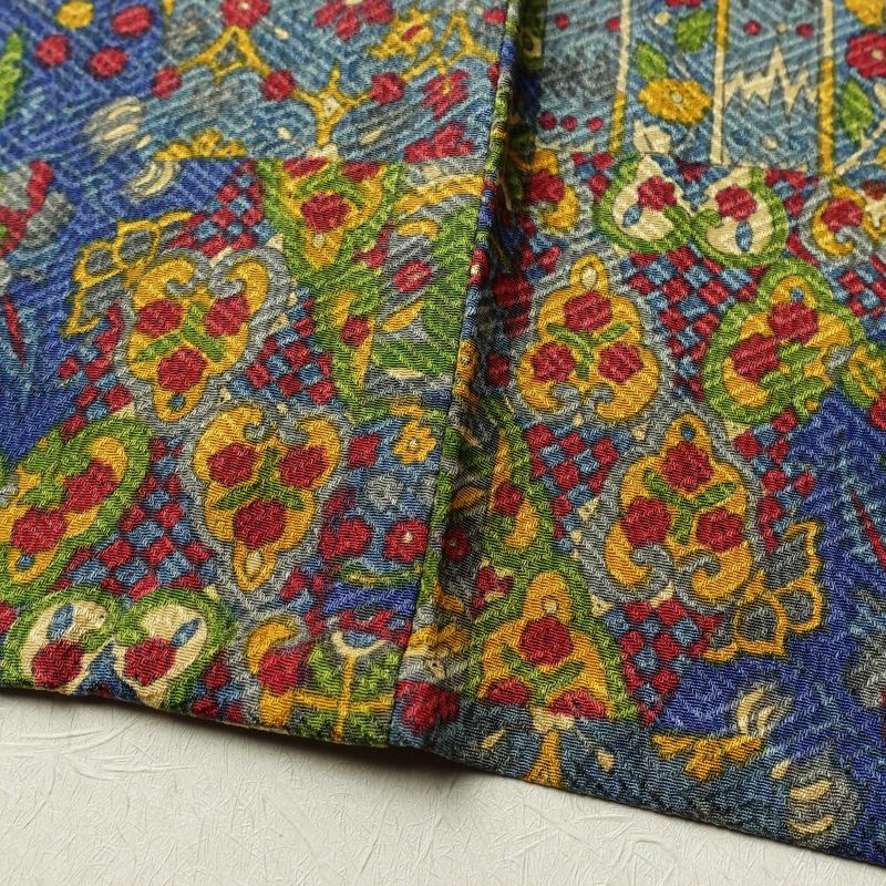 単衣 小紋 美品 しつけ糸付き バチ衿仕立て 正絹 幾何学柄・抽象柄 単衣仕立て 身丈157cm 裄丈62.5cm リサイクル着物 着物 モダン 青・紺_画像14