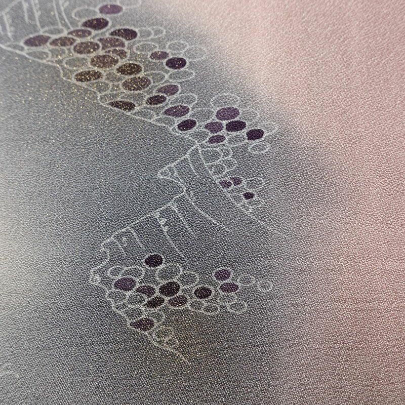 付け下げ 良品 しつけ糸付き 正絹 風景柄 袷仕立て 身丈166.5cm 裄丈66cm リサイクル着物 着物 箔 入学式 卒業式 七五三 お宮参り フォーマル 紫・藤色_画像10