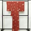 小紋 丹後ちりめん 嵯峨野 縮緬 飛び柄 正絹 花柄 袷仕立て 身丈163.5cm 裄丈65cm リサイクル着物 着物 モダン 小豆・エンジ_画像2