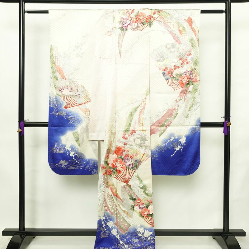 振袖 正絹 花柄 袷仕立て 身丈165cm 裄丈66cm リサイクル着物 着物 箔 金彩 結婚式 成人式 二十歳 二十歳の集い 多色使い_画像2