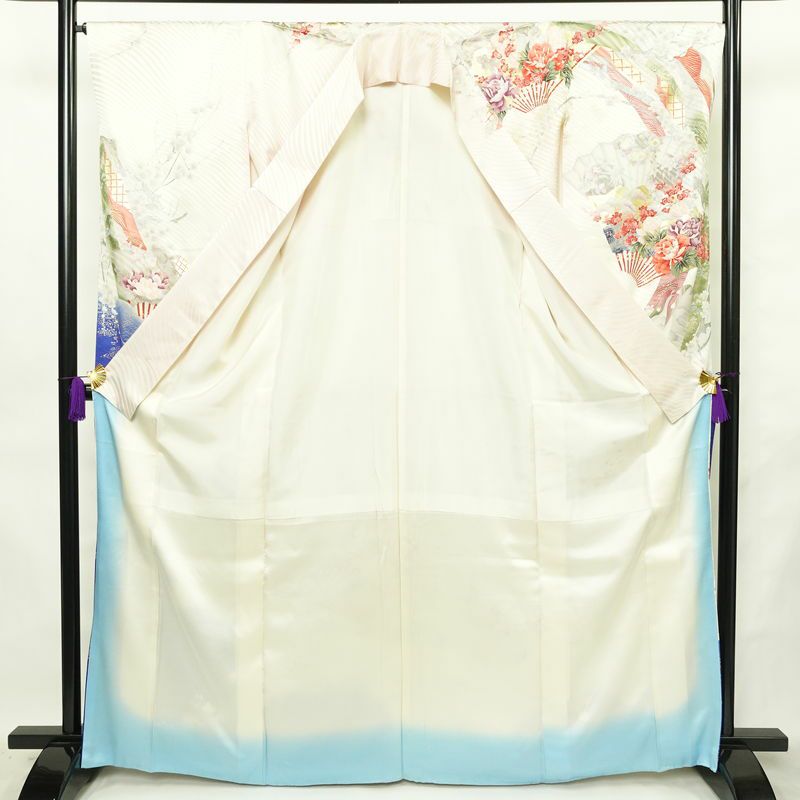 振袖 正絹 花柄 袷仕立て 身丈165cm 裄丈66cm リサイクル着物 着物 箔 金彩 結婚式 成人式 二十歳 二十歳の集い 多色使い_画像3