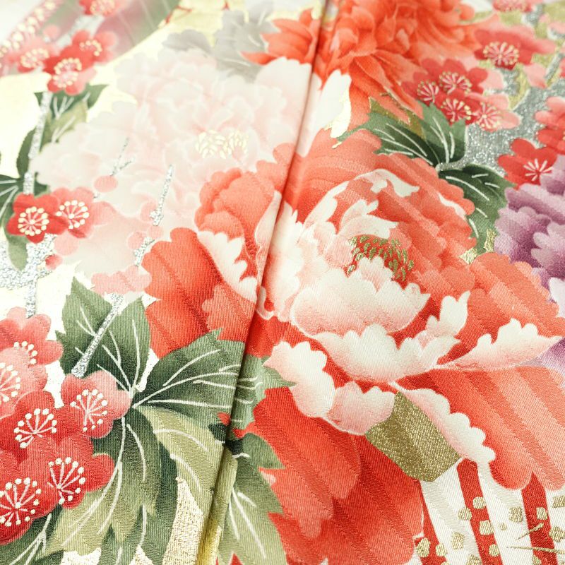 振袖 正絹 花柄 袷仕立て 身丈165cm 裄丈66cm リサイクル着物 着物 箔 金彩 結婚式 成人式 二十歳 二十歳の集い 多色使い_画像7