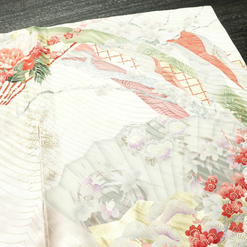 振袖 正絹 花柄 袷仕立て 身丈165cm 裄丈66cm リサイクル着物 着物 箔 金彩 結婚式 成人式 二十歳 二十歳の集い 多色使い_画像15