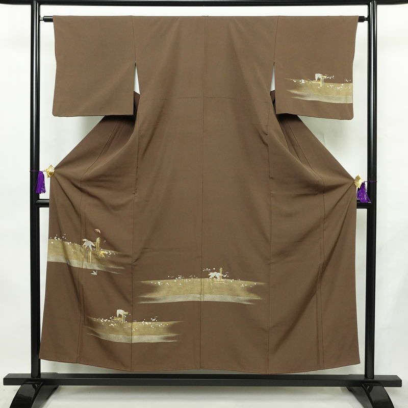 付け下げ 縮緬 金駒刺繍 正絹 木の葉・植物柄 袷仕立て 身丈153.5cm 裄丈63cm リサイクル着物 着物 箔 卒業式 フォーマル 茶_画像1