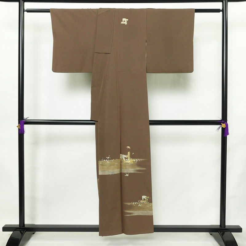 付け下げ 縮緬 金駒刺繍 正絹 木の葉・植物柄 袷仕立て 身丈153.5cm 裄丈63cm リサイクル着物 着物 箔 卒業式 フォーマル 茶_画像2