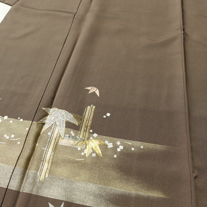 付け下げ 縮緬 金駒刺繍 正絹 木の葉・植物柄 袷仕立て 身丈153.5cm 裄丈63cm リサイクル着物 着物 箔 卒業式 フォーマル 茶_画像5