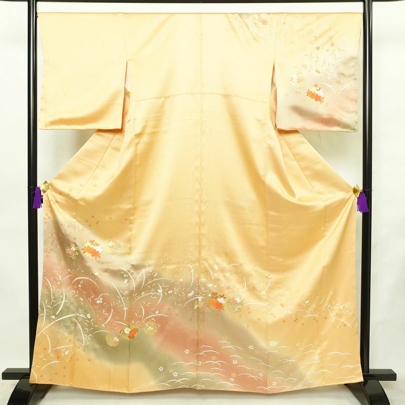 訪問着 良品 しつけ糸付き 綸子 正絹 木の葉・植物柄 袷仕立て 身丈163cm 裄丈67.5cm リサイクル着物 着物 箔 金彩 入学式 卒業式 七五三 お宮参り フォーマル 橙_画像1