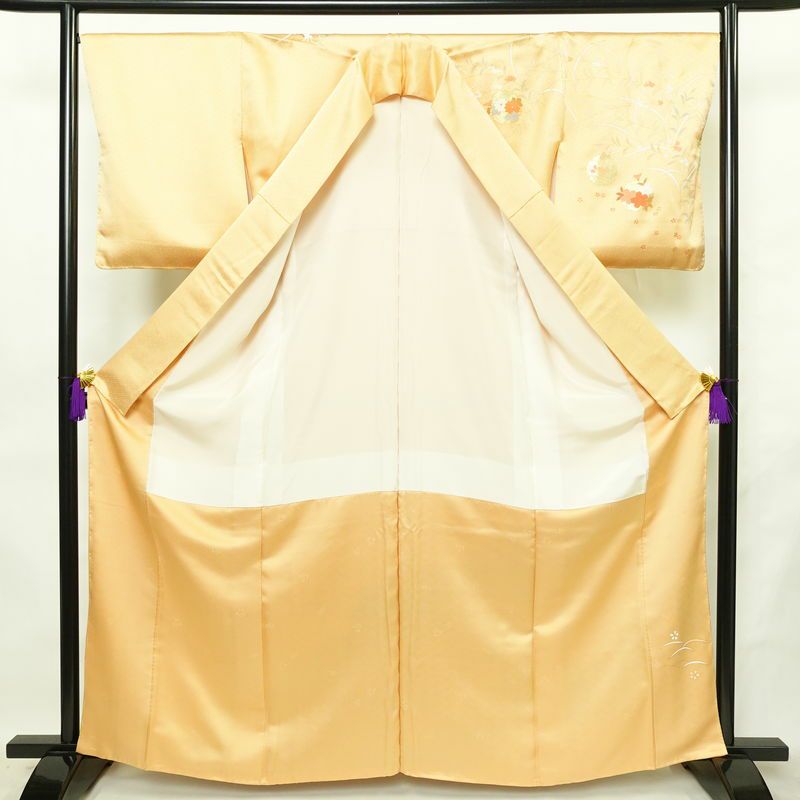 訪問着 良品 しつけ糸付き 綸子 正絹 木の葉・植物柄 袷仕立て 身丈163cm 裄丈67.5cm リサイクル着物 着物 箔 金彩 入学式 卒業式 七五三 お宮参り フォーマル 橙_画像3