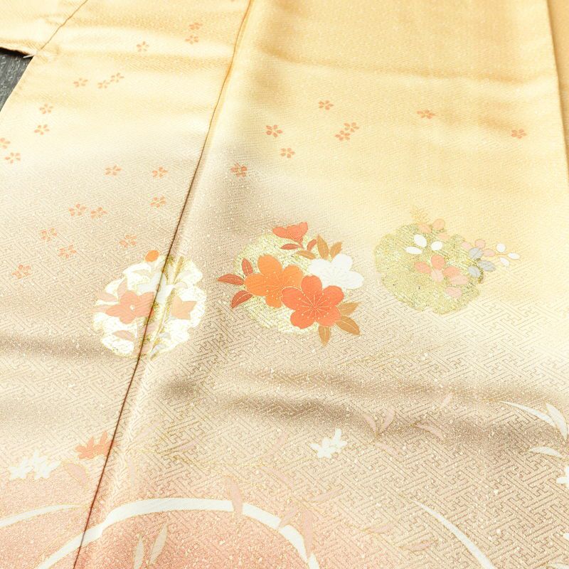 訪問着 良品 しつけ糸付き 綸子 正絹 木の葉・植物柄 袷仕立て 身丈163cm 裄丈67.5cm リサイクル着物 着物 箔 金彩 入学式 卒業式 七五三 お宮参り フォーマル 橙_画像5