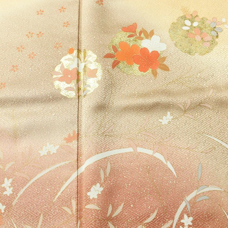 訪問着 良品 しつけ糸付き 綸子 正絹 木の葉・植物柄 袷仕立て 身丈163cm 裄丈67.5cm リサイクル着物 着物 箔 金彩 入学式 卒業式 七五三 お宮参り フォーマル 橙_画像6