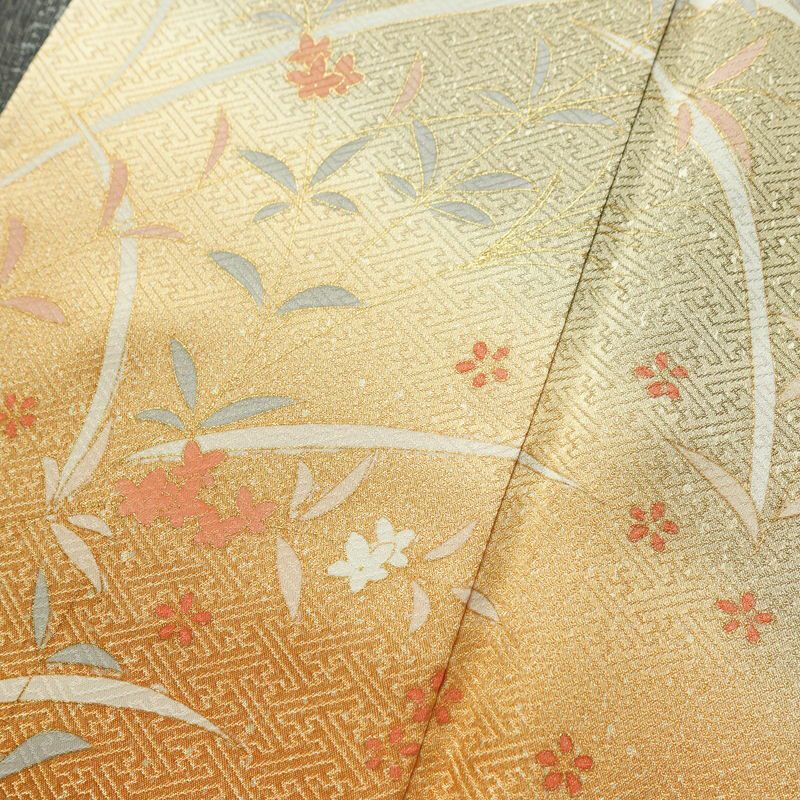 訪問着 良品 しつけ糸付き 綸子 正絹 木の葉・植物柄 袷仕立て 身丈163cm 裄丈67.5cm リサイクル着物 着物 箔 金彩 入学式 卒業式 七五三 お宮参り フォーマル 橙_画像12