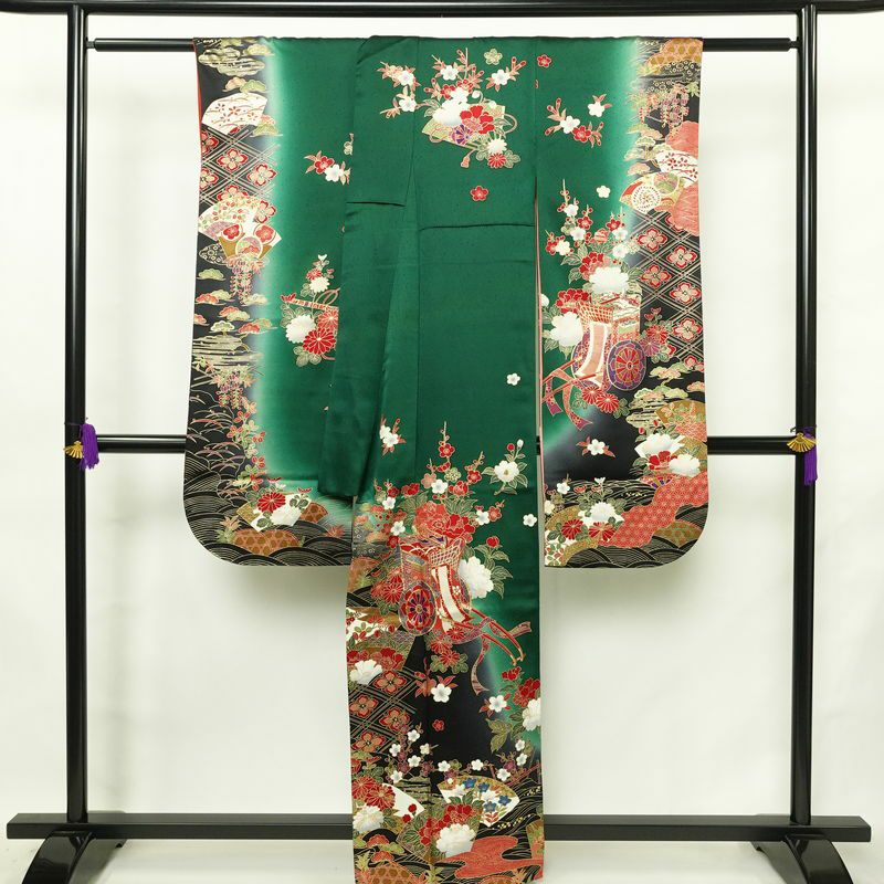振袖 正絹 古典柄 袷仕立て 身丈161cm 裄丈63cm リサイクル着物 着物 箔 金彩 結婚式 成人式 二十歳 二十歳の集い パーティー フォーマル 華やか 菊 緑・うぐいす色_画像2