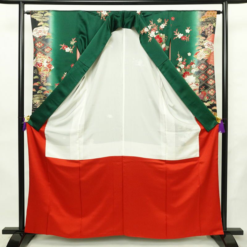 振袖 正絹 古典柄 袷仕立て 身丈161cm 裄丈63cm リサイクル着物 着物 箔 金彩 結婚式 成人式 二十歳 二十歳の集い パーティー フォーマル 華やか 菊 緑・うぐいす色_画像3