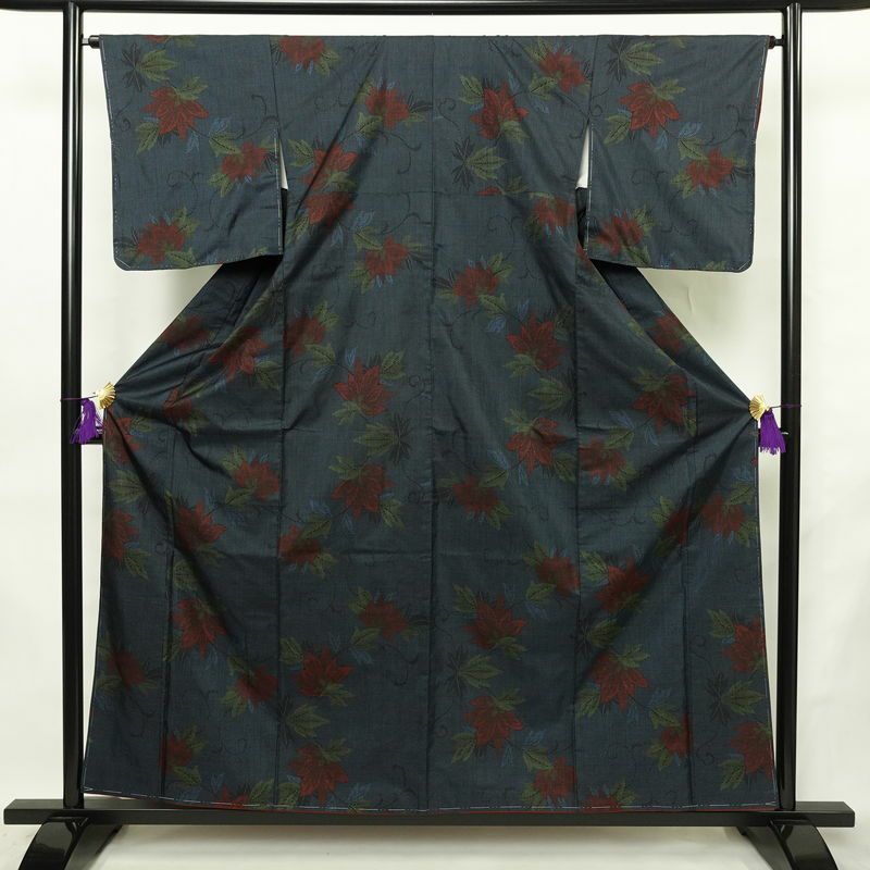 大島紬 良品 証紙なし しつけ糸付き 正絹 木の葉・植物柄 袷仕立て 身丈158.5cm 裄丈64.5cm リサイクル着物 着物 青・紺_画像1