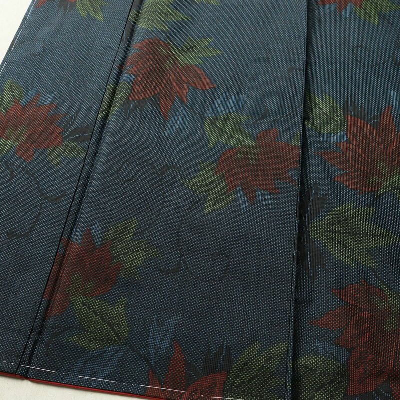 大島紬 良品 証紙なし しつけ糸付き 正絹 木の葉・植物柄 袷仕立て 身丈158.5cm 裄丈64.5cm リサイクル着物 着物 青・紺_画像4