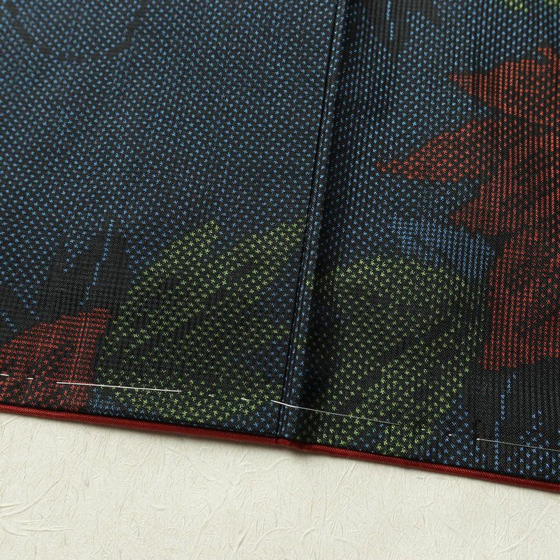 大島紬 良品 証紙なし しつけ糸付き 正絹 木の葉・植物柄 袷仕立て 身丈158.5cm 裄丈64.5cm リサイクル着物 着物 青・紺_画像12