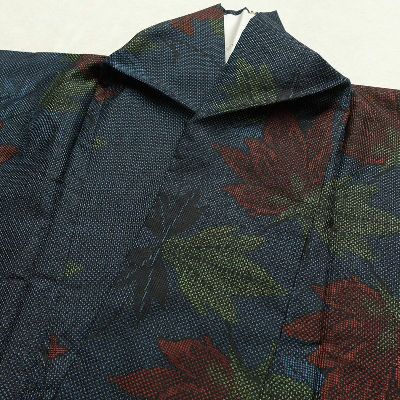 大島紬 良品 証紙なし しつけ糸付き 正絹 木の葉・植物柄 袷仕立て 身丈158.5cm 裄丈64.5cm リサイクル着物 着物 青・紺_画像16