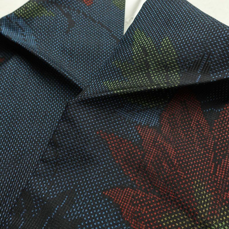 大島紬 良品 証紙なし しつけ糸付き 正絹 木の葉・植物柄 袷仕立て 身丈158.5cm 裄丈64.5cm リサイクル着物 着物 青・紺_画像17