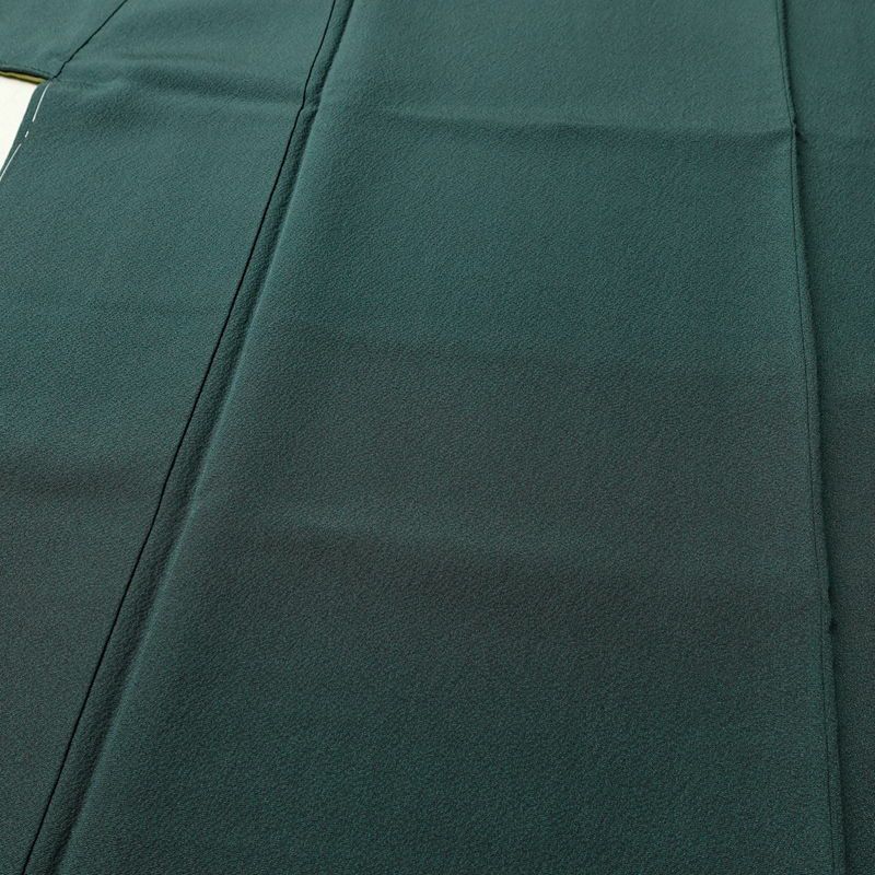 付け下げ 辻村寿三郎 ジュサブロー 美品 しつけ糸付き 縮緬 正絹 木の葉・植物柄 袷仕立て 身丈158cm 裄丈63cm リサイクル着物 着物 シンプル 緑・うぐいす色_画像5