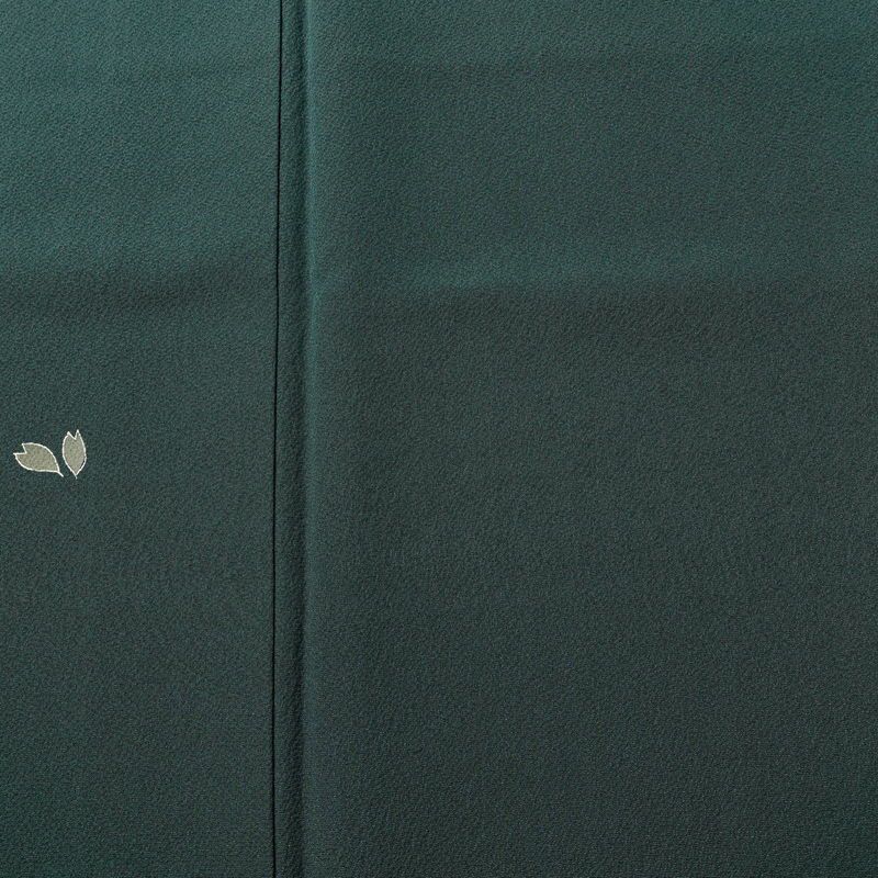 付け下げ 辻村寿三郎 ジュサブロー 美品 しつけ糸付き 縮緬 正絹 木の葉・植物柄 袷仕立て 身丈158cm 裄丈63cm リサイクル着物 着物 シンプル 緑・うぐいす色_画像6