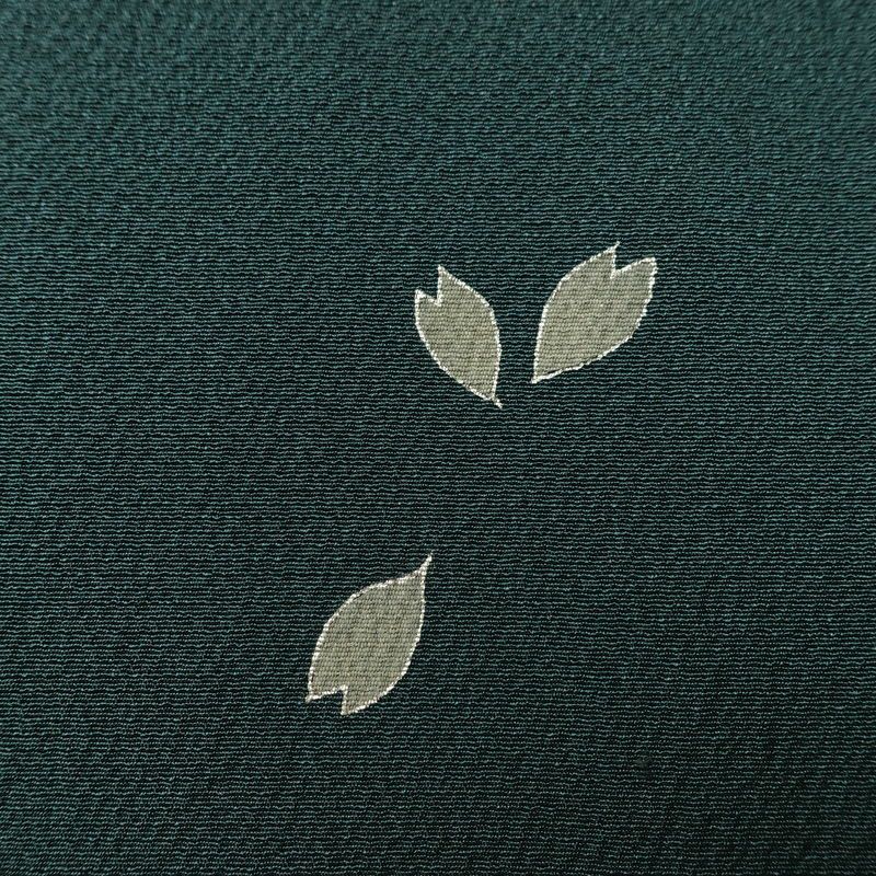 付け下げ 辻村寿三郎 ジュサブロー 美品 しつけ糸付き 縮緬 正絹 木の葉・植物柄 袷仕立て 身丈158cm 裄丈63cm リサイクル着物 着物 シンプル 緑・うぐいす色_画像9