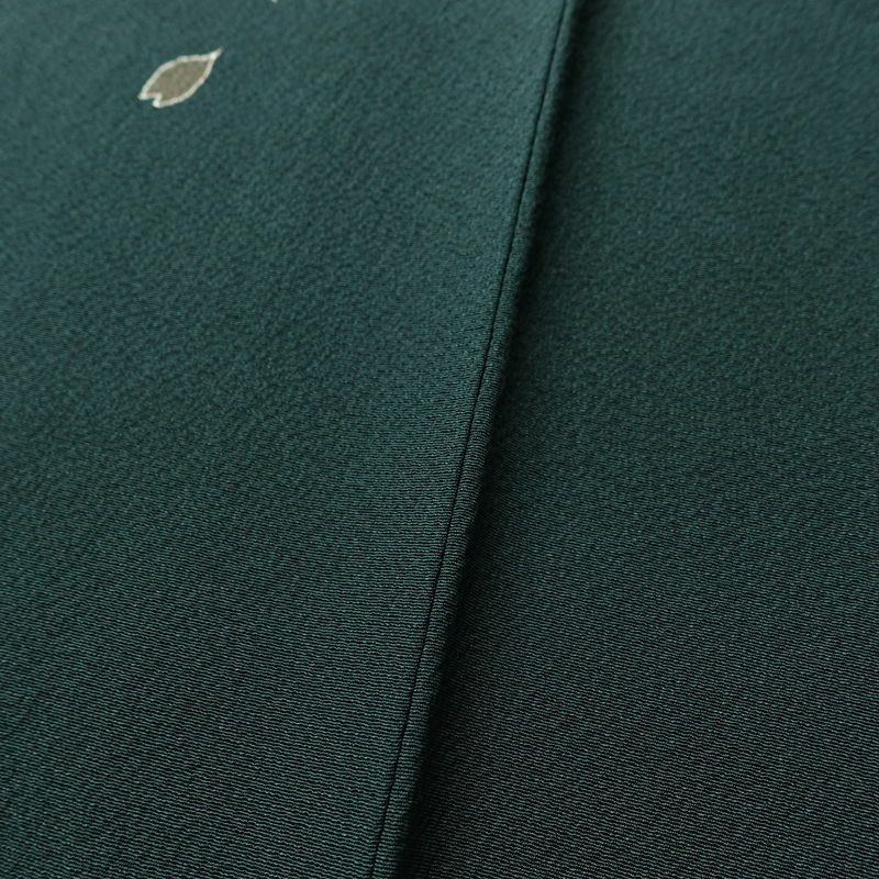 付け下げ 辻村寿三郎 ジュサブロー 美品 しつけ糸付き 縮緬 正絹 木の葉・植物柄 袷仕立て 身丈158cm 裄丈63cm リサイクル着物 着物 シンプル 緑・うぐいす色_画像10